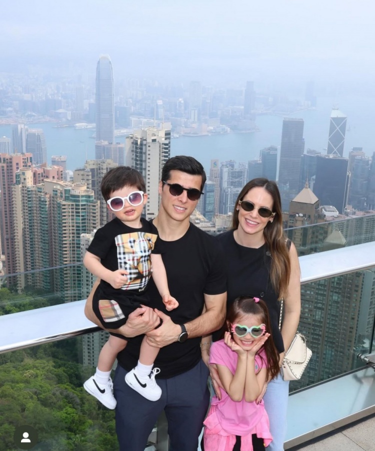 特謝拉帶家人赴中國香港過周末，陳晉一留言：這是個好地方