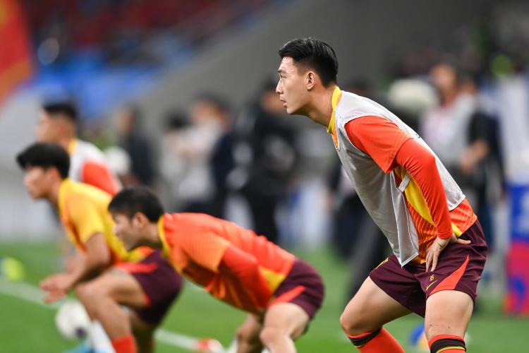 足球報：張玉寧、蔣圣龍均有不同程度傷病，伊萬未讓在熱身賽出場